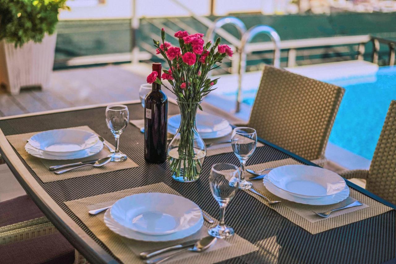 Apartment With Private Pool "Patricia" Makarska Exterior foto